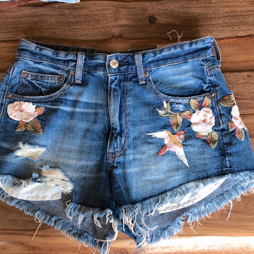 Embroidered American eagle shorts. Size 6
